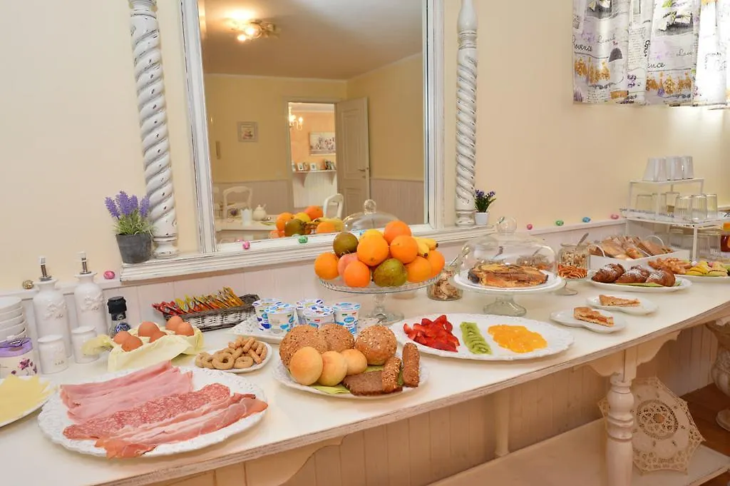La Gemma Sul Lago Manerba del Garda Bed & Breakfast